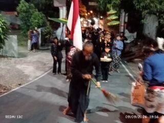 Bukan Sekadar Cuci Keris, Jamasan Pusaka Jadi Cara Warga Ambarawa Merawat Ingatan dan Guyub Rukun